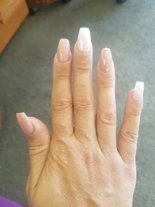https://cdn.salonspotlight.com/photos/NX9vHj8pWnVbTMR1bCSu/eb071f43-a435-4123-b213-8e2af1c536bd_720x720