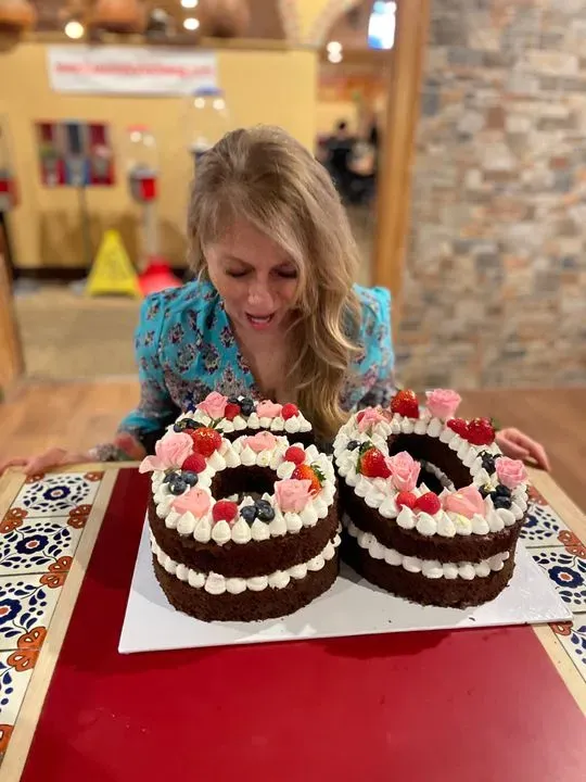 https://cdn.salonspotlight.com/photos/NYnvqnEEeDHcJo0bROTL/78c7f539-33c0-4f23-b4e9-e2ab3fb51d19_720x720