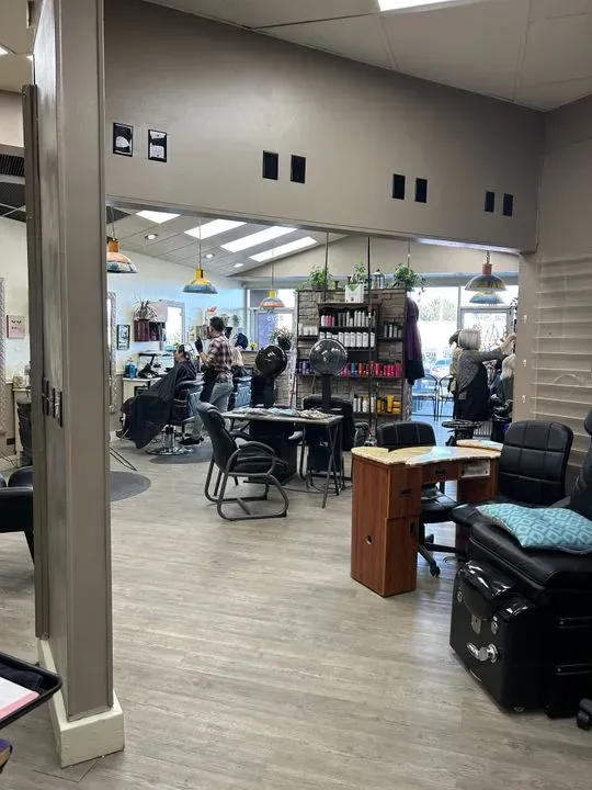https://cdn.salonspotlight.com/photos/NYnvqnEEeDHcJo0bROTL/a9614480-9678-4adc-846d-23779258e3be_720x720
