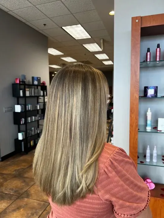 https://cdn.salonspotlight.com/photos/NZ38H9H5gwyulrLxcSOF/ae7da878-c51e-406b-88ca-0951d475c4ed_720x720