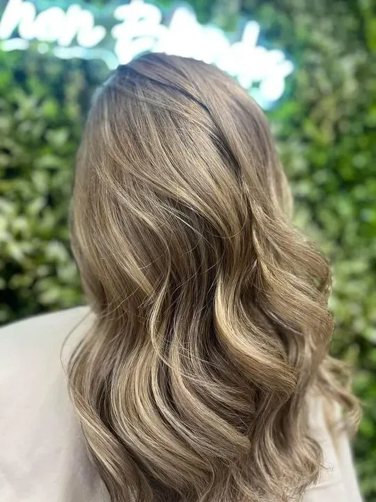 https://cdn.salonspotlight.com/photos/NZPQivQr2Nb7mFnF50Yl/faaf0ffc-47ca-46eb-b7ac-1a5da7e4080f_720x720