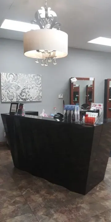 https://cdn.salonspotlight.com/photos/NaspFZFcD6JhIrAG0s6t/627c6511-56de-417e-99b1-087765c64854_720x720