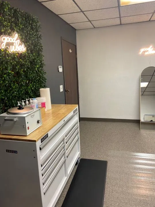 https://cdn.salonspotlight.com/photos/NbxMaFEi5ykZ8IVWNcGH/61916825-5781-45af-9078-f1024c1bb9c6_720x720