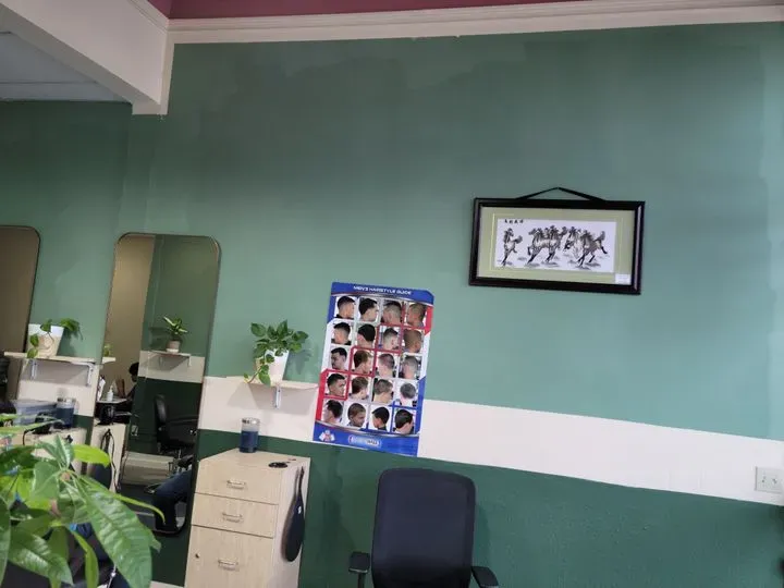 https://cdn.salonspotlight.com/photos/NdtsysF8Hl4wbSaOtM4z/d3af9d13-9c00-4466-973e-837f3a47fb80_720x720
