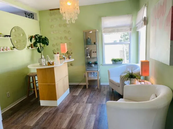 https://cdn.salonspotlight.com/photos/Ndv0d18JS404LBMuSKUi/7da20e92-2805-42fe-8858-aa99afdb2eb4_720x720