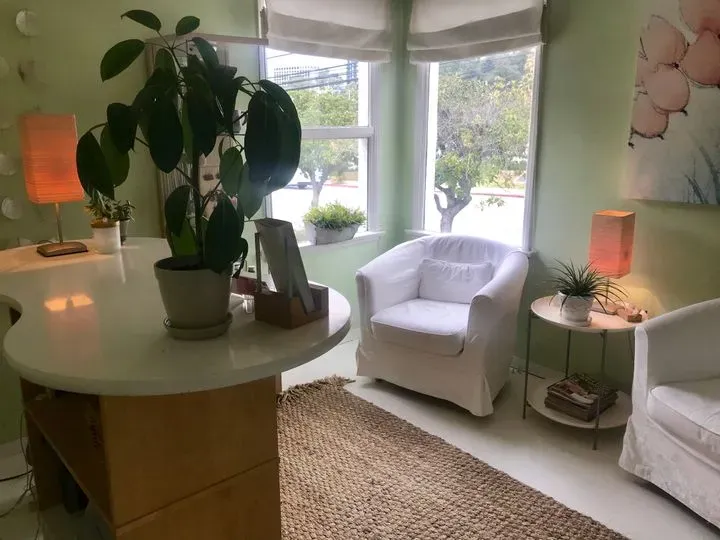 https://cdn.salonspotlight.com/photos/Ndv0d18JS404LBMuSKUi/ee0abffc-b40b-40fe-859e-da7bf8158491_720x720