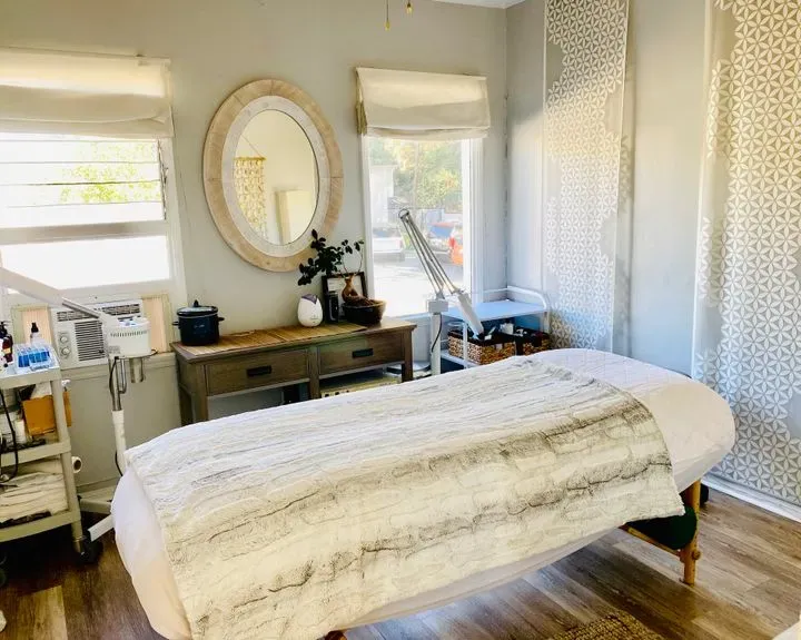 https://cdn.salonspotlight.com/photos/Ndv0d18JS404LBMuSKUi/fd4d53a8-2d2c-4402-9746-2a12f4442020_720x720