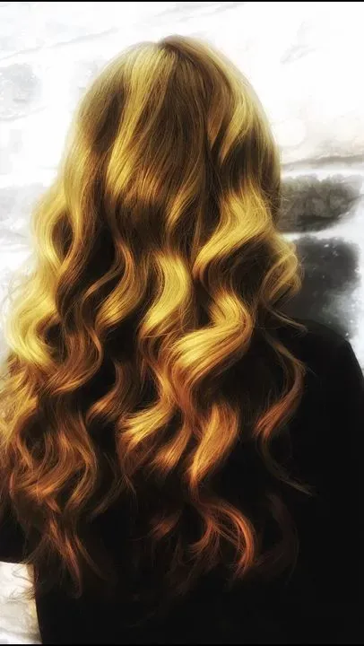 https://cdn.salonspotlight.com/photos/NfpWOXWBzVX1d4tERjz2/953731b4-9947-4e08-9d7f-321f99fff891_720x720