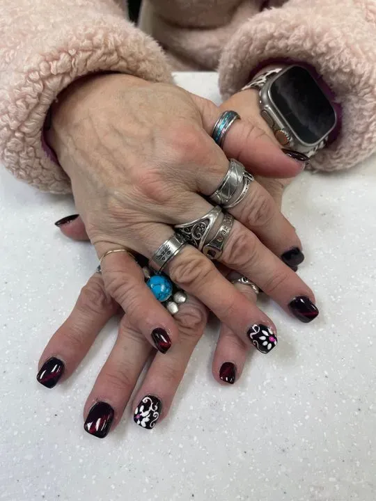 https://cdn.salonspotlight.com/photos/NgaARBcZ8rtRMV3QEXGA/3e9e4f03-aa7a-49fc-a6db-3f3b8f7fec29_720x720