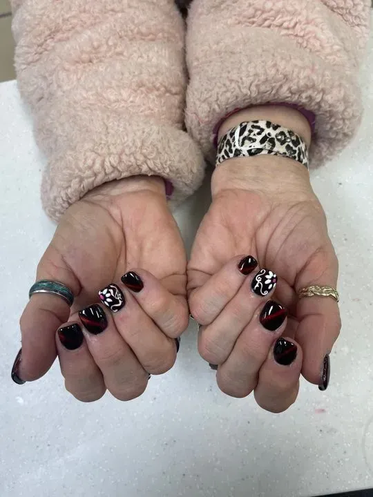 https://cdn.salonspotlight.com/photos/NgaARBcZ8rtRMV3QEXGA/ed500c91-7e3a-4ad6-aabd-c479c8e96270_720x720
