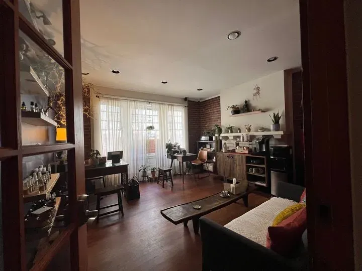 https://cdn.salonspotlight.com/photos/Nhfg54TGFlziDe8fdvgu/561389d1-62b1-477b-bb03-8aa229a4e356_720x720