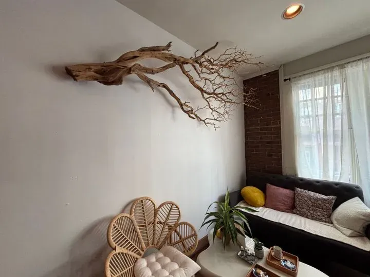 https://cdn.salonspotlight.com/photos/Nhfg54TGFlziDe8fdvgu/c72caa2c-4154-4b0e-b4c4-4f50f7c2e311_720x720