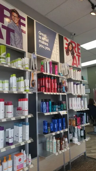 https://cdn.salonspotlight.com/photos/Nhr9fatYAeuTwGRwsA4F/16d6495e-f108-4538-94ef-1d9869b94e0f_720x720