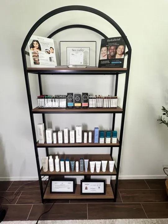 https://cdn.salonspotlight.com/photos/Nj5Q64ZwKDZA9D0ah0VP/686855b6-3a5e-49f2-ab18-585eedaaffc8_720x720