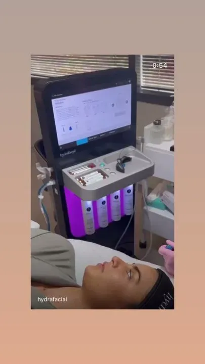 https://cdn.salonspotlight.com/photos/NkO2TZatmQC9CFfSW1m6/9094f8fc-04f8-4c2c-a596-9969d6e83193_720x720