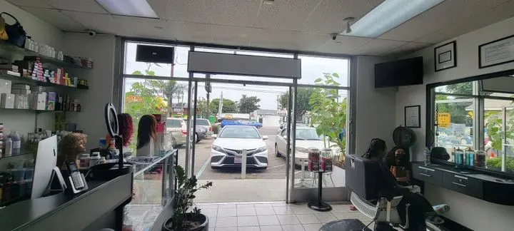 https://cdn.salonspotlight.com/photos/NkdeImMR6R1jBBeXpCaM/1f1a2b7d-2d3f-480e-ab6d-fce11477ea71_720x720