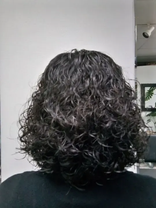 https://cdn.salonspotlight.com/photos/NkdeImMR6R1jBBeXpCaM/7441e266-7421-49e2-b929-1cf22e4f795e_720x720