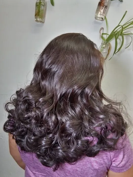 https://cdn.salonspotlight.com/photos/NkdeImMR6R1jBBeXpCaM/7b351dd5-44d0-4aa5-95b0-e37de5e863a6_720x720