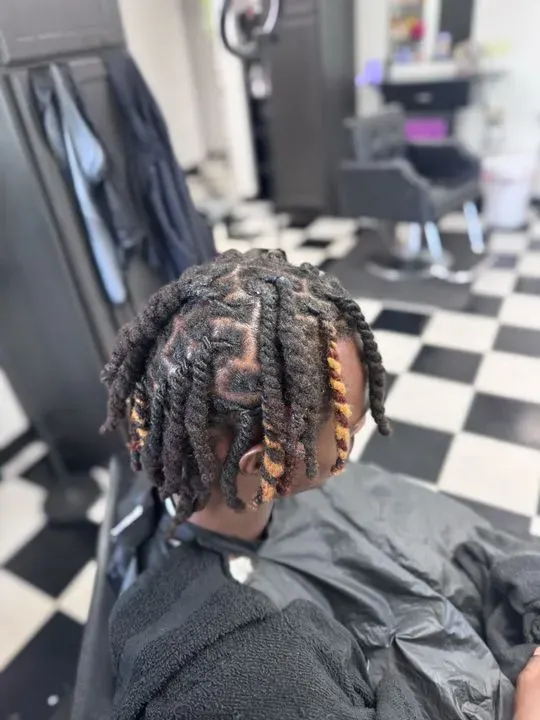 https://cdn.salonspotlight.com/photos/NlELV7YjVKQSQraGDkiB/bcf85a58-69f6-496b-a5cf-764520d6530f_720x720