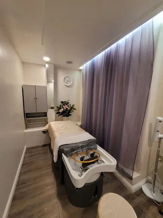 https://cdn.salonspotlight.com/photos/Nm2wNaStyN3yiLGUIiQQ/32c4f1ea-e097-41f9-b330-9944372cf67a_720x720