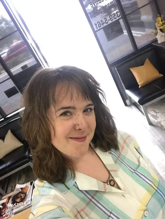 https://cdn.salonspotlight.com/photos/NmFA67IHu7epz8XZQSJp/26e0db16-f5a4-445a-ad5a-307e16e5cdfa_720x720