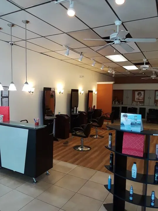 https://cdn.salonspotlight.com/photos/NmKvkt5EyDo9TjG3D2Pq/e8ba3254-d110-4864-ba0f-3084bf88a6e8_720x720