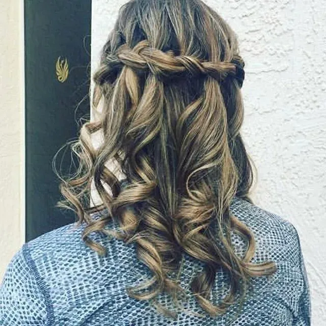 https://cdn.salonspotlight.com/photos/NnKrQuZbsxlf9jkRPX4w/682e4c5d-55bb-4005-bded-3464b7b2d35f_720x720