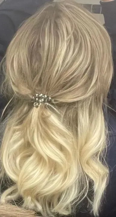 https://cdn.salonspotlight.com/photos/NntobbvDikdEAe0Zz7wU/806f49ac-46e4-4261-8c7d-d2b246673610_720x720