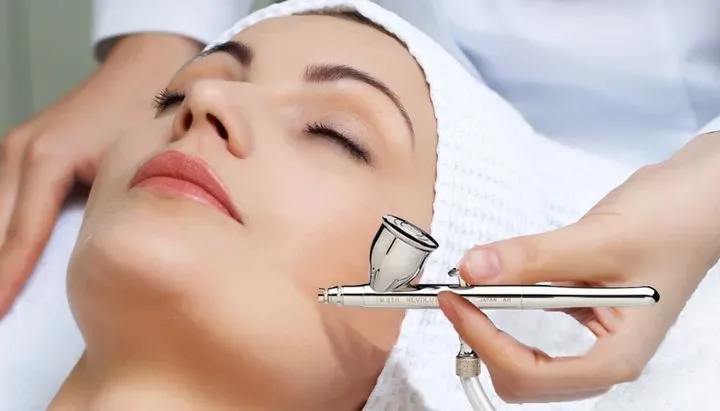 https://cdn.salonspotlight.com/photos/Ntp9GDc1hGCtH8AajA5r/cc9ca362-4e93-4721-a677-cbbf253ea5c0_720x720