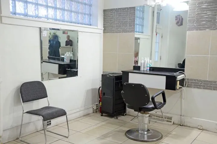 https://cdn.salonspotlight.com/photos/NxCiTaf4ZnoSzousYuCY/514cd53d-4ae5-48aa-96d0-a1831eea7a68_720x720