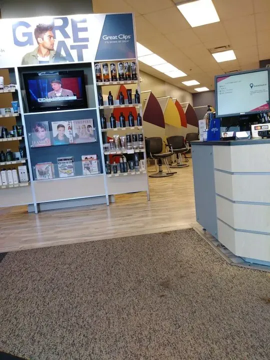 https://cdn.salonspotlight.com/photos/NxSSIZVkxKVw1kOmmO5Q/92d015b2-2fe1-408f-b0da-3569d58818de_720x720