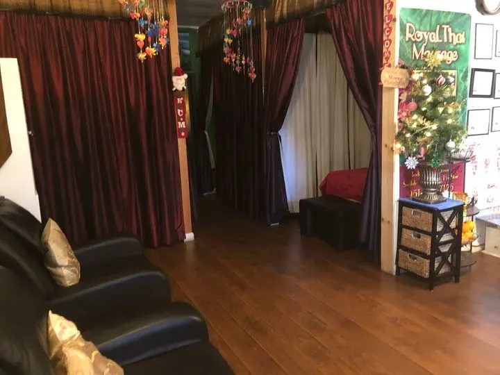 https://cdn.salonspotlight.com/photos/NyMteTigfEx7k5IjDS2W/108f6e61-1a2c-4922-9694-c7229526802a_720x720