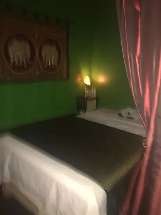 https://cdn.salonspotlight.com/photos/NyMteTigfEx7k5IjDS2W/46c186c3-2112-43e9-92c6-ae927302873d_720x720