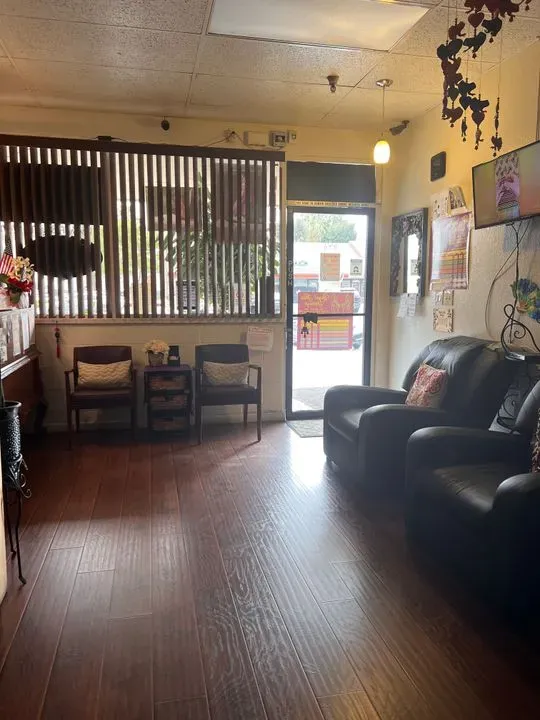 https://cdn.salonspotlight.com/photos/NyMteTigfEx7k5IjDS2W/4fe68bf3-c0b8-4854-b1ab-839aa934b5aa_720x720
