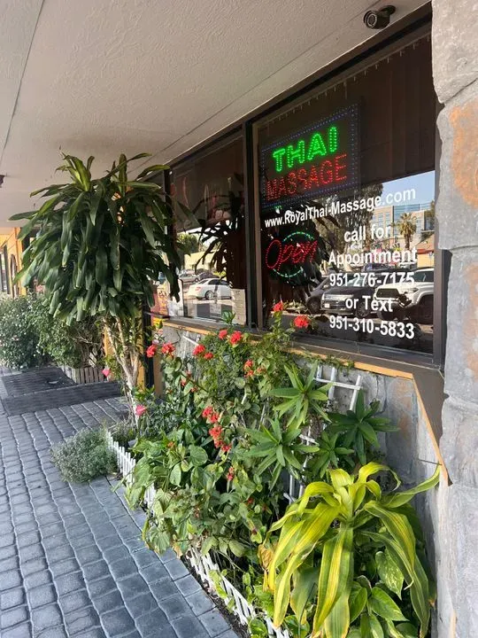 https://cdn.salonspotlight.com/photos/NyMteTigfEx7k5IjDS2W/d6cbfa58-4245-4947-a0c0-9fc6792db9a5_720x720