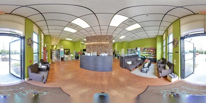 https://cdn.salonspotlight.com/photos/NzWDhTuxyhXo8ywE4ivJ/ee44c8d3-cd13-41ad-a92c-7542c6742633_720x720