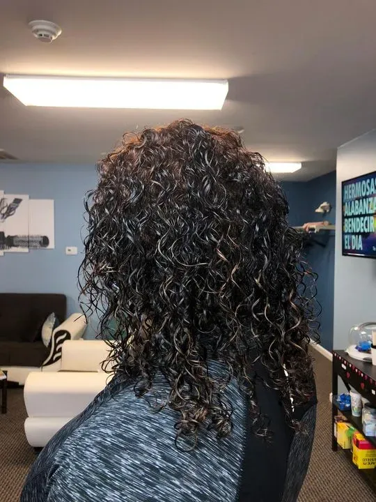 https://cdn.salonspotlight.com/photos/O0B0T028u0RLcRw2Sz6e/99c65220-14b6-47e8-ba31-3a231e51ac72_720x720