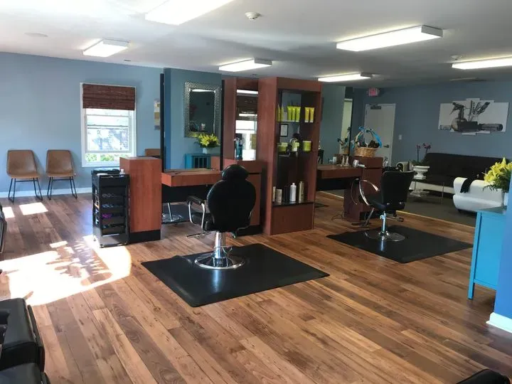 https://cdn.salonspotlight.com/photos/O0B0T028u0RLcRw2Sz6e/e113d1a8-deed-43df-aee4-9c07b3fc8ad5_720x720