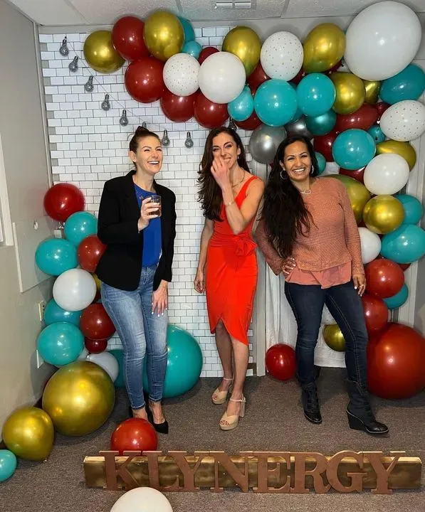 https://cdn.salonspotlight.com/photos/O0F3vtw8OfdExrO8u336/c0c77c52-34f9-402a-a170-dded53888c11_720x720