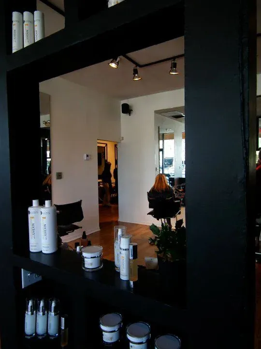 https://cdn.salonspotlight.com/photos/O1KUNeB09jxhKMuz05rV/6fd3c970-da0d-40d3-b590-eb1dad5d6688_720x720