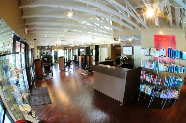 https://cdn.salonspotlight.com/photos/O26JAaAJEVDb0AQH4xvX/a1e9ad4a-a2bd-40fb-9d37-f672a8ac03dc_720x720
