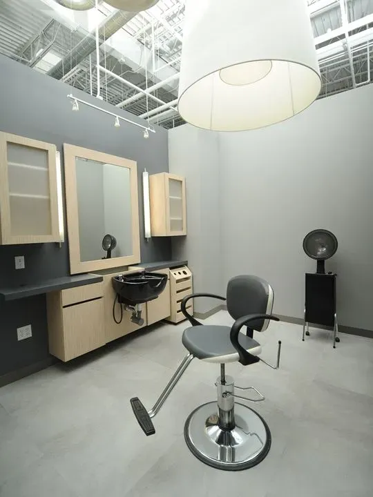 https://cdn.salonspotlight.com/photos/O2JGSs6b4ErrhcCWMcFW/9b33fd10-ccb2-41bc-a509-bd058590317b_720x720