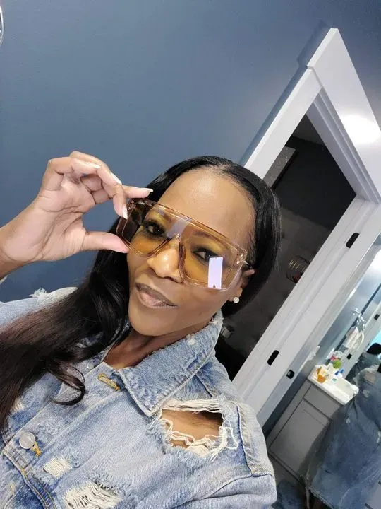 https://cdn.salonspotlight.com/photos/O5y0sGsFsSvDCw9vyHX5/7d4a0f5e-69b5-45c2-a4e3-d550bacd7995_720x720