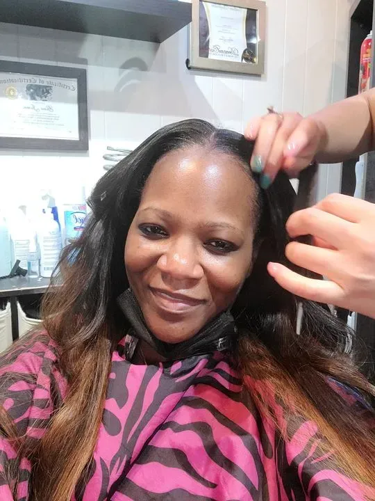 https://cdn.salonspotlight.com/photos/O5y0sGsFsSvDCw9vyHX5/d7a26b47-7848-4f90-af89-24288c2b9a1c_720x720