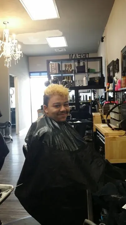 https://cdn.salonspotlight.com/photos/O7nTYw36K6LuxrkNpPAz/d895bdcd-0d0b-4b09-90f6-88b149a6d08f_720x720