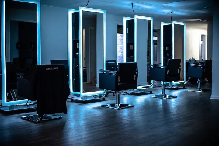 https://cdn.salonspotlight.com/photos/O8cUZYaDl7jRtToaOHR2/b3464cbb-c847-4b2d-8dba-1977a9cb81cb_720x720