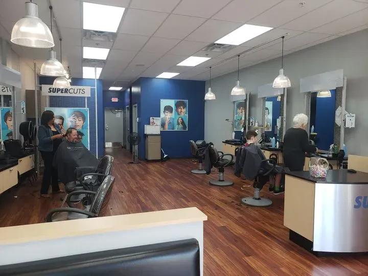 https://cdn.salonspotlight.com/photos/OALWmzJryuSIeKSwPweG/db486f17-32c1-45ff-9381-ee3ab02cf349_720x720