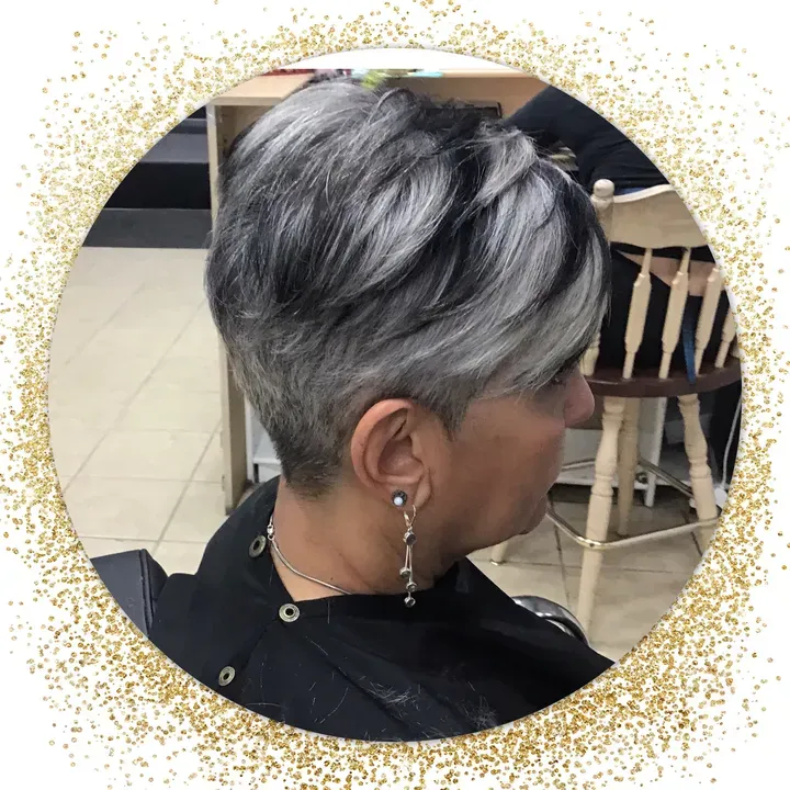 https://cdn.salonspotlight.com/photos/OAg8of64mfAdehAlI9U2/1b75e1c2-e5f1-44a7-a8a8-a02f62c171d6_720x720