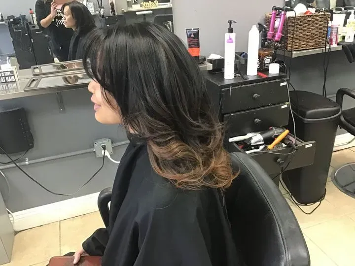 https://cdn.salonspotlight.com/photos/OAg8of64mfAdehAlI9U2/2e20d6b4-9bd9-4d3f-b805-a792f04387f8_720x720