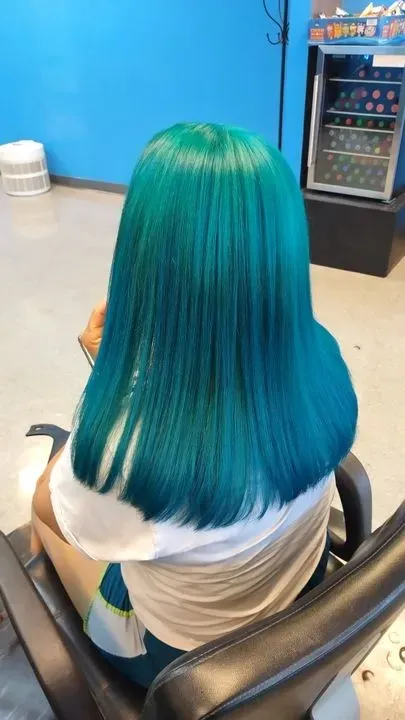 https://cdn.salonspotlight.com/photos/OAgd80G16DK8yymAlKGh/385bc6bc-50a5-429a-8ec5-9c30c8c8c66b_720x720